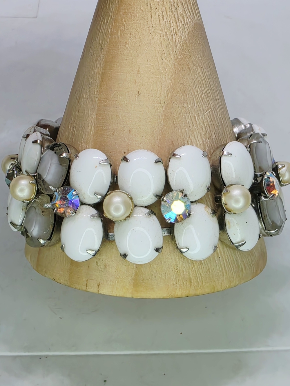 Vintage Kramer of New York Silver Tone Milk Glass Rhinestones Link Bracelet 7”